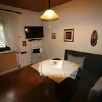 Haus Anton צוויזל