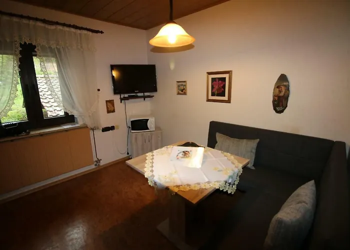 Haus Anton تزفيسل